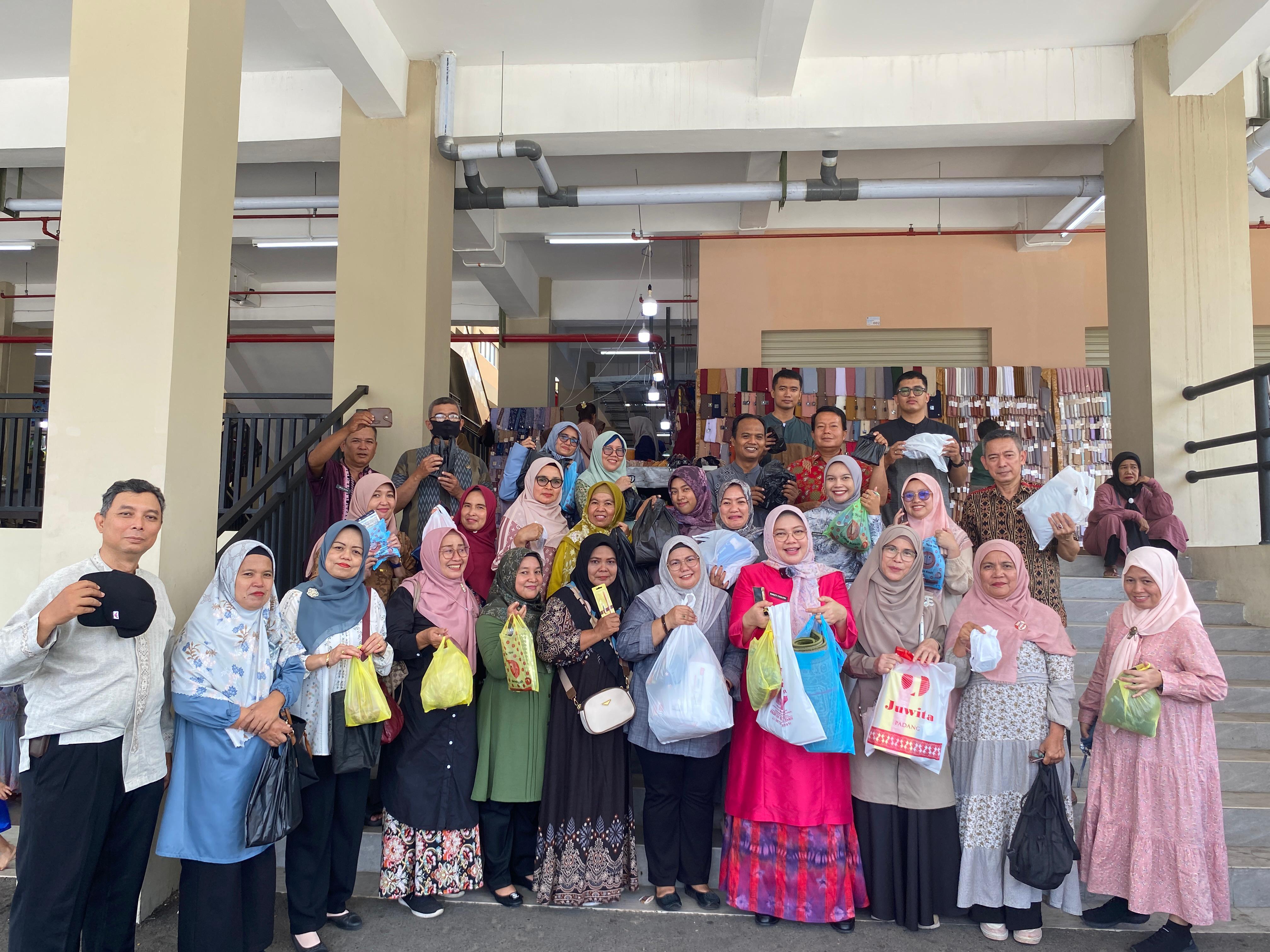 Dinas PMPTSP Kota Padang Melakukan Kunjungan Ke Pasar Raya Fase VII