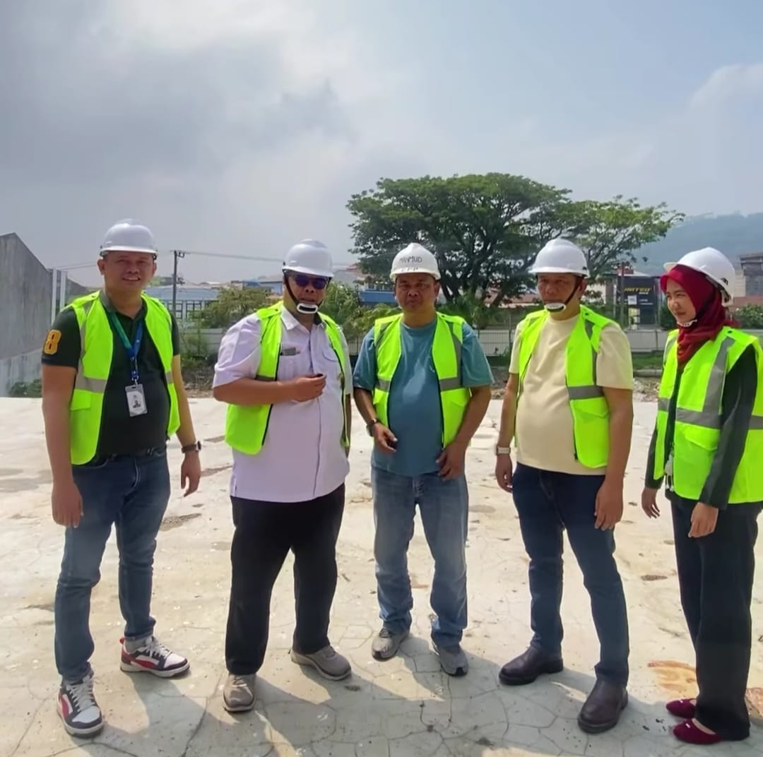 Kepala DPMPTSP Kota Padang Lakukan Tinjauan Lapangan Progres Pembangunan Ex Hotel Bumi Minang